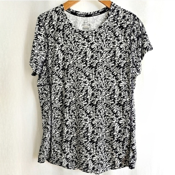 Nike Essential Pronto Black & White Patterned Short Sleeve Dri-Fit Running Top - Picture 5 of 14